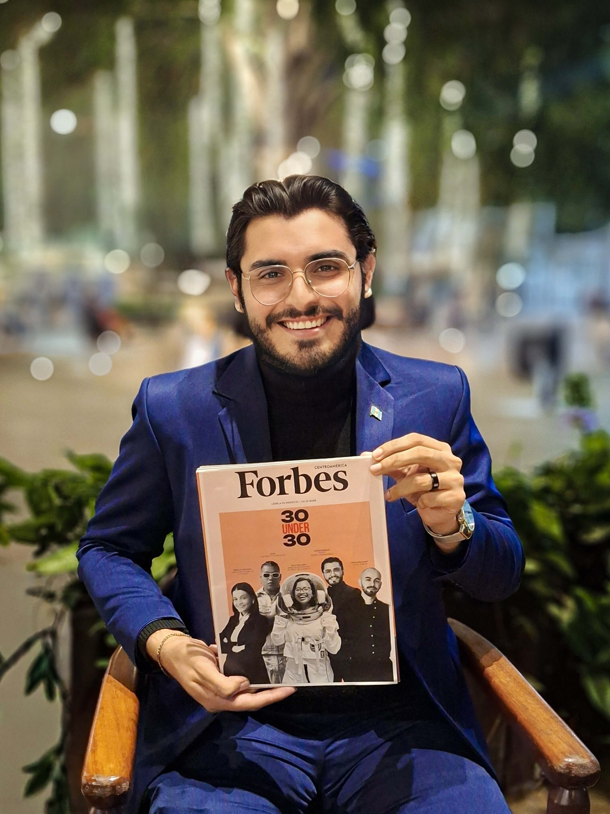 Oscar Morales Cuellar al final de una conferencia de Tecsify