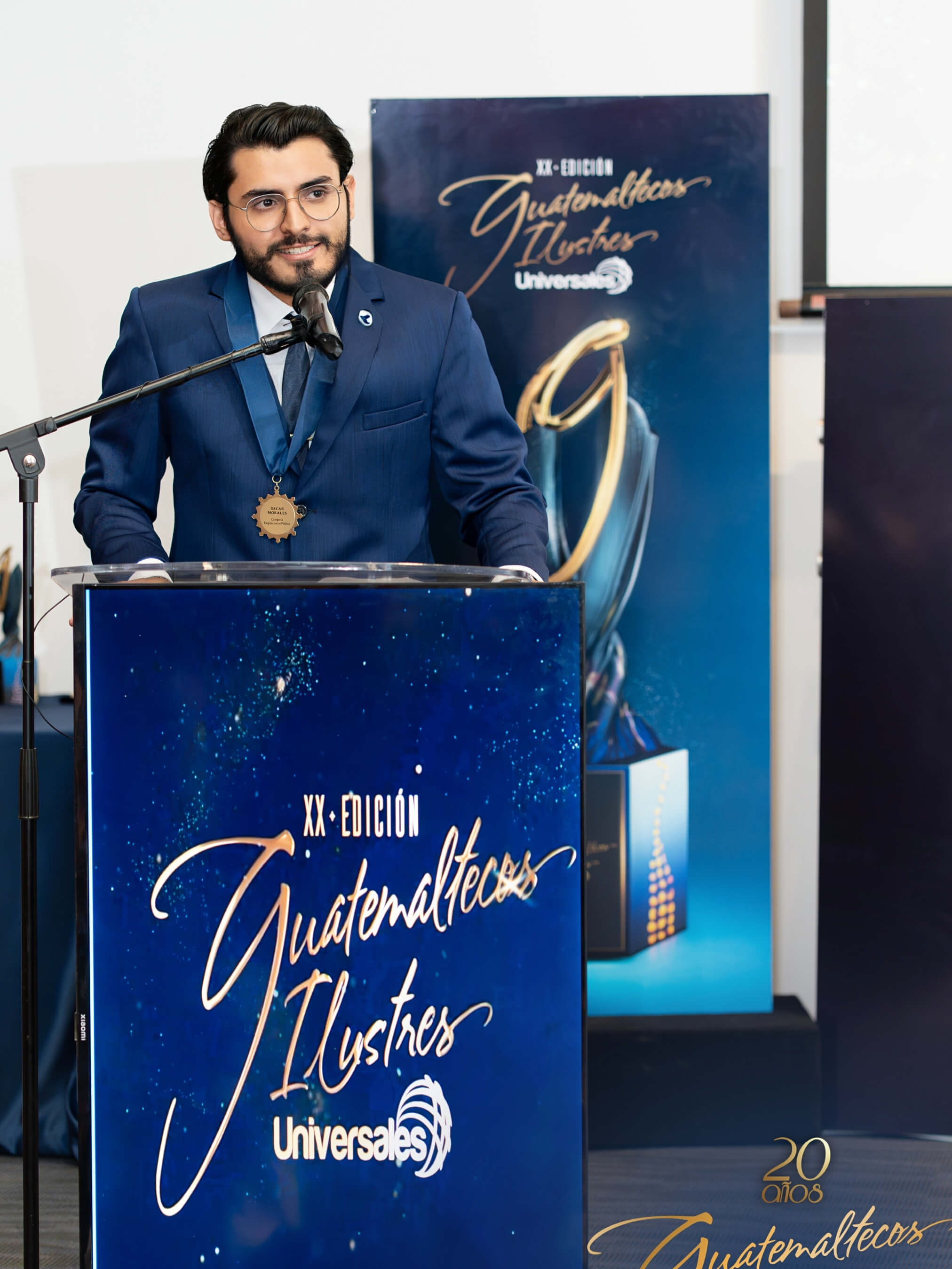 Oscar Morales Cuellar brindando una conferencia
								abierta al público