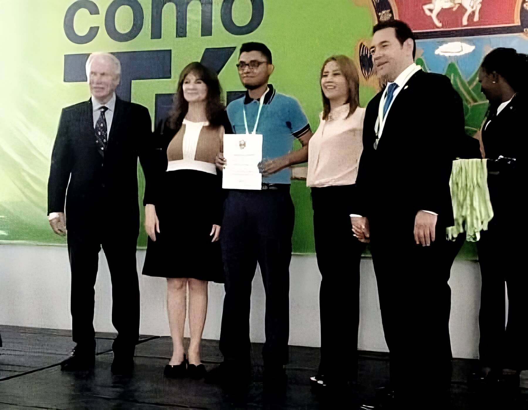 Oscar Morales Cuellar dando una conferencia
								magistral en la Universidad del Valle de Guatemala