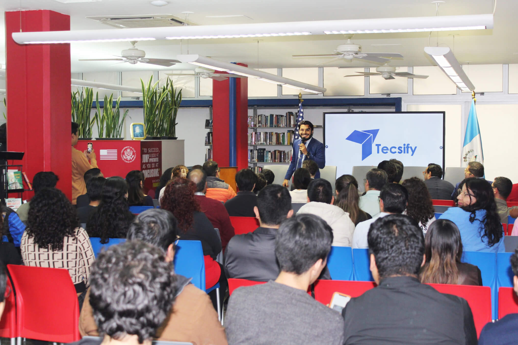 scar Morales Cuellar compartiendo el exito de Tecsify